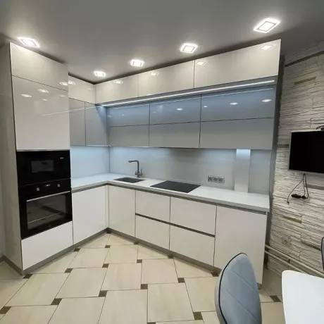 Угловой кухонный гарнитур из глянцевого акрила