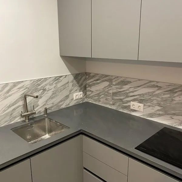 Современная кухня с барной стойкой — заказать в Минске