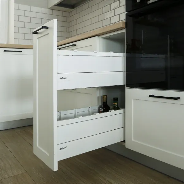 Светлая кухня с классическими фасадами — заказать в Минске