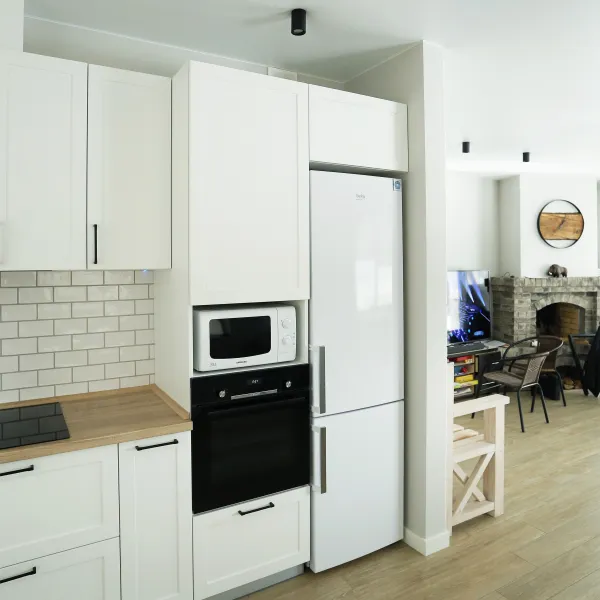 Светлая кухня с классическими фасадами — заказать в Минске