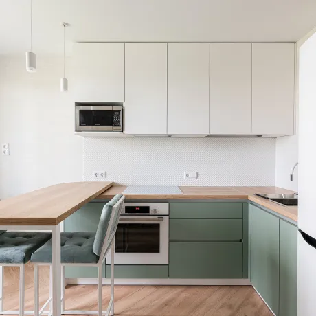 Кухня угловая c поворотной барной стойкой