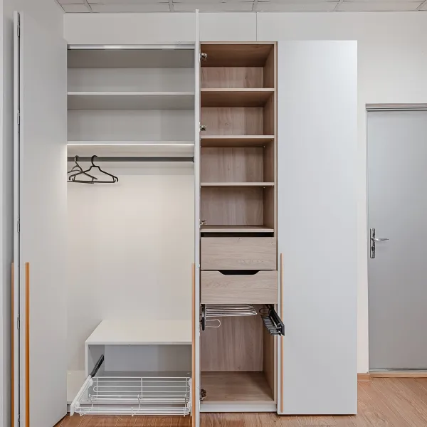 Светлая прихожая с подсветкой — заказать в Минске