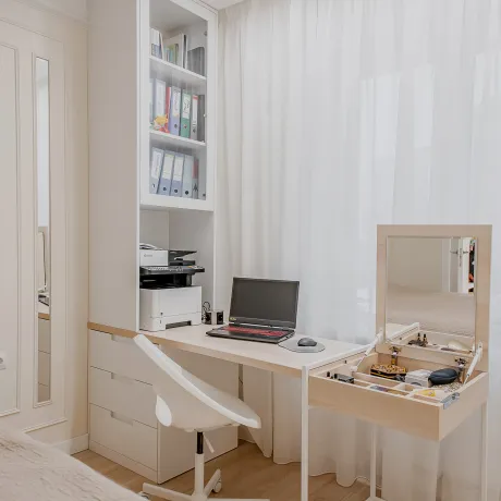 Мебель для спальни с маникюрным столиком